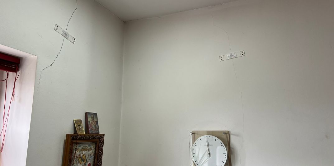 Crack Investigation (1)